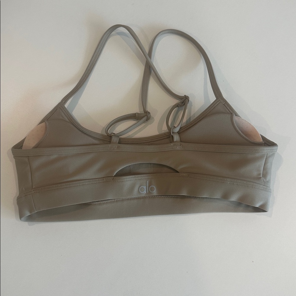 Alo Yoga Airlift Intrigue Bra - Picture 4 of 4
